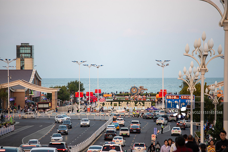 日落时分的日照市万平口街景图片素材