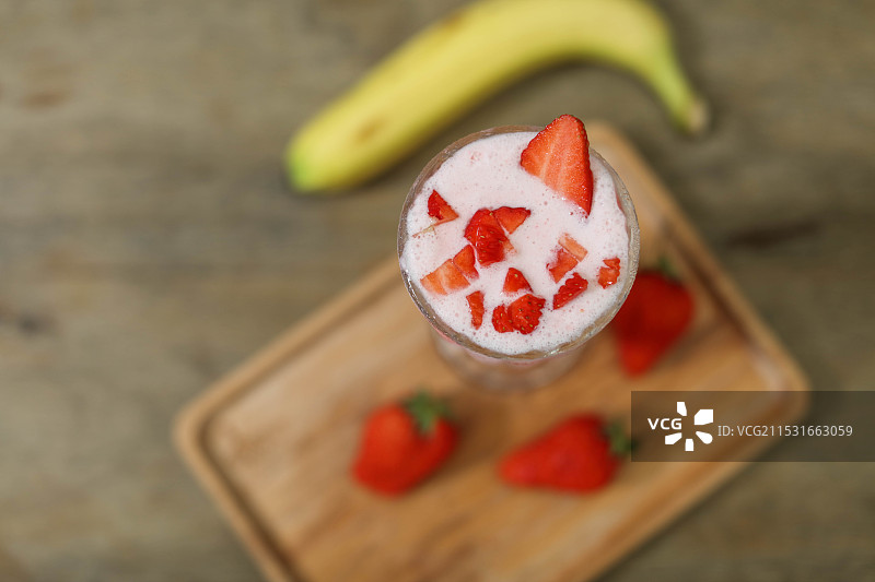 草莓思慕雪图片素材