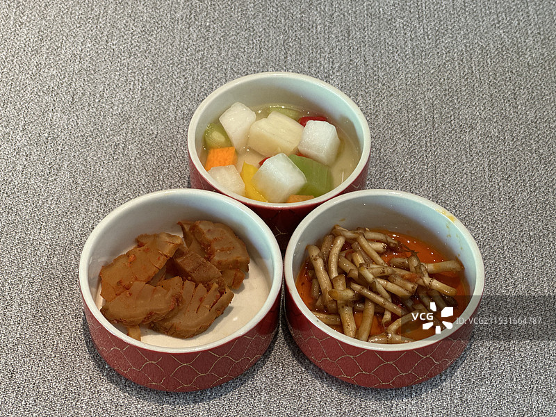 三小碟凉菜（萝卜泡菜+折耳根+大头菜）图片素材