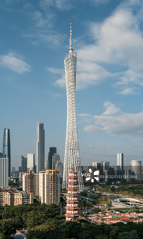 广州塔与赤岗塔古今同框图片素材