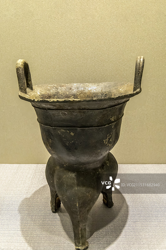 山东省淄博市中国陶瓷琉璃博物馆“淄博市‘博物馆之城’文化专题展”：铜甗（西周，高青县博物馆藏）图片素材