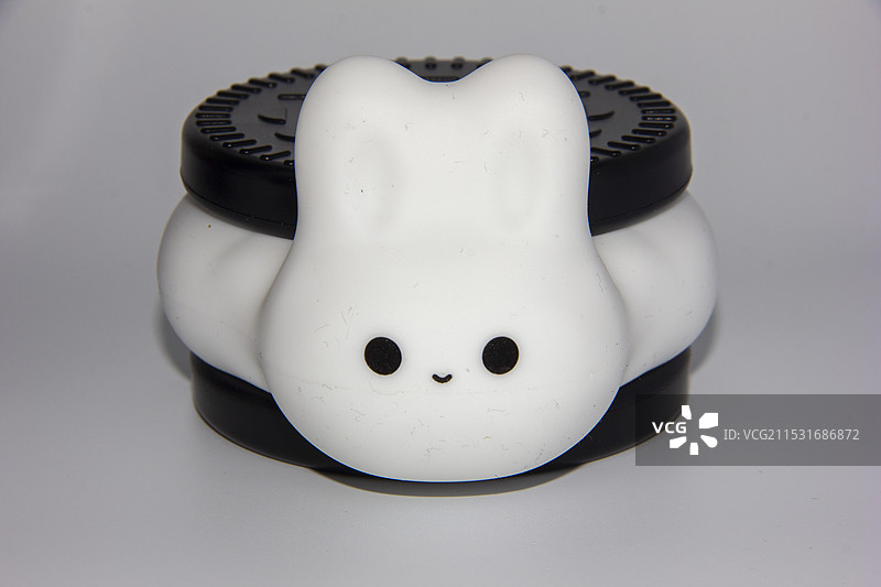 兔子夹心奥利奥玩具图片素材