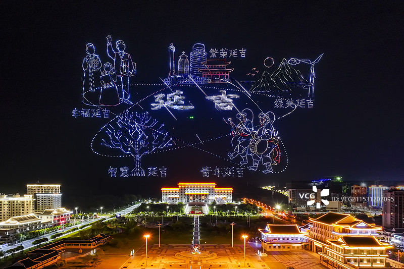 无人机航拍吉林省延边朝鲜族自治州七十五周年州庆无人机表演。图片素材