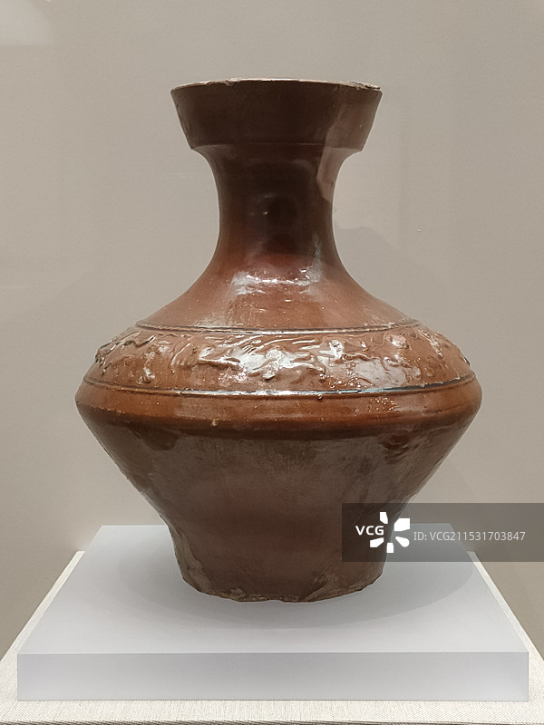 固原博物馆清代黄釉陶壶图片素材