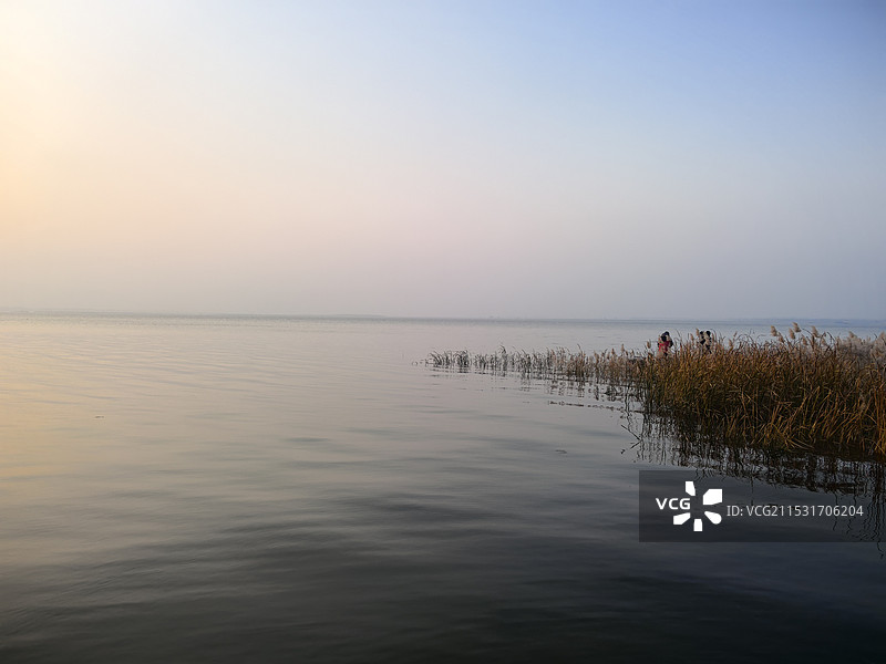 官厅水库看斜阳图片素材