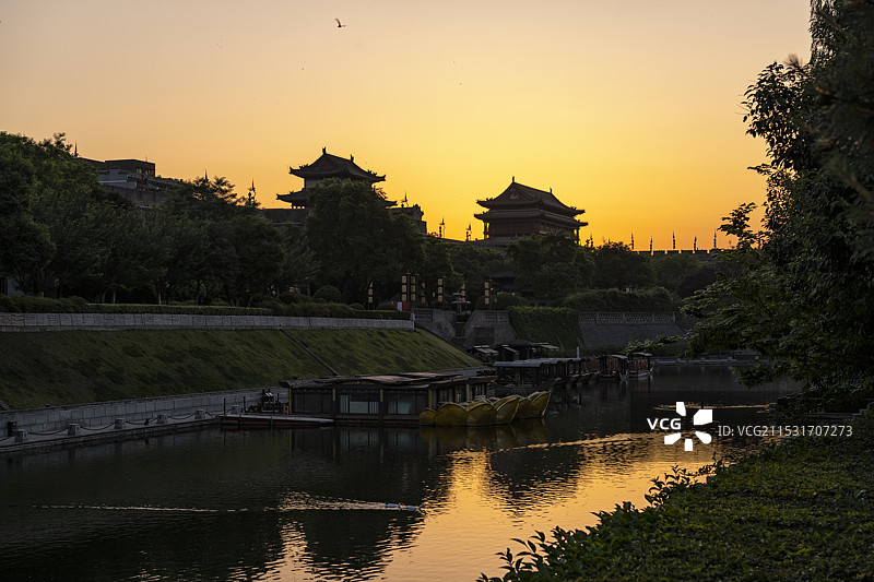 城楼晨曦 - 西安古城墙南门图片素材