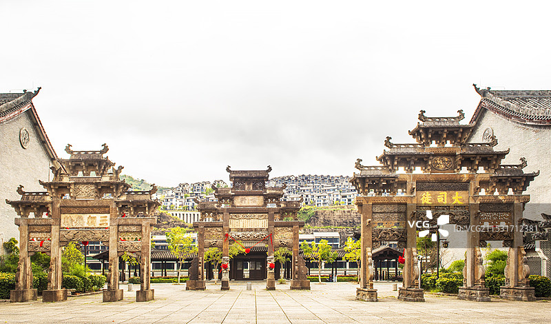 浙江省丽水市景宁畲族凤凰古镇 牌楼 牌坊 古代建筑 仿古建筑图片素材