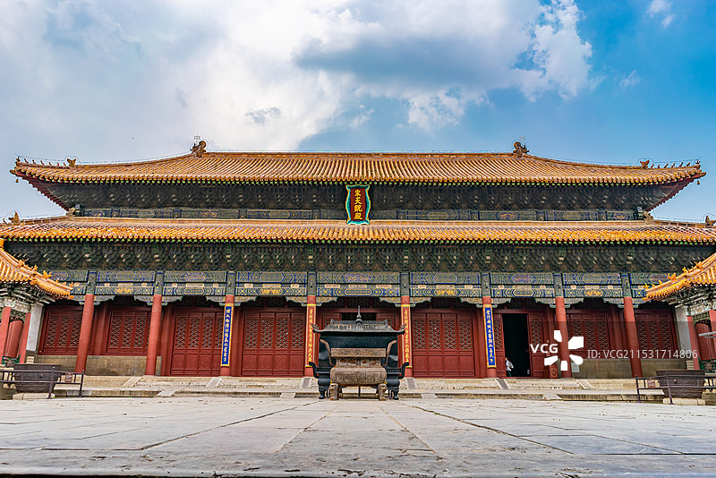 中国非都市风光拍摄主题，山东泰安国内著名景点泰山风景区，岱庙行宫里的天贶殿宫殿，户外白昼无人图像摄影图片素材