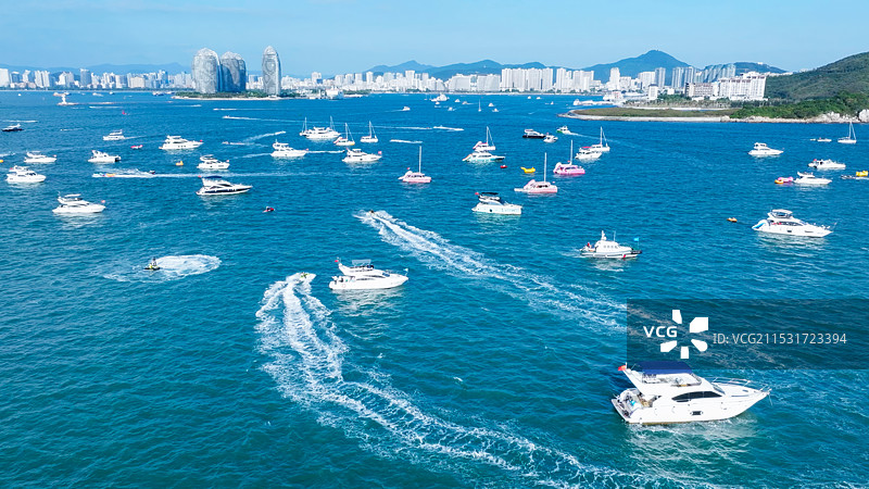 海南三亚游艇出海航拍图片素材