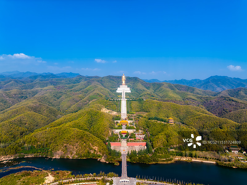 河南，平顶山市，鲁山县，尧山中原大佛景区，佛泉寺，世界最高佛教造像，国家5A级旅游景区，夏季，航拍图片素材