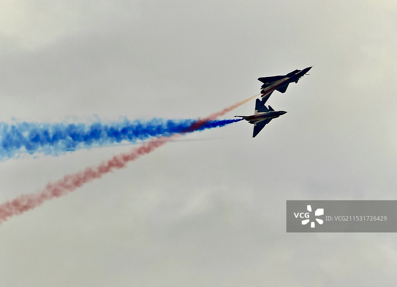 空中缠斗图片素材
