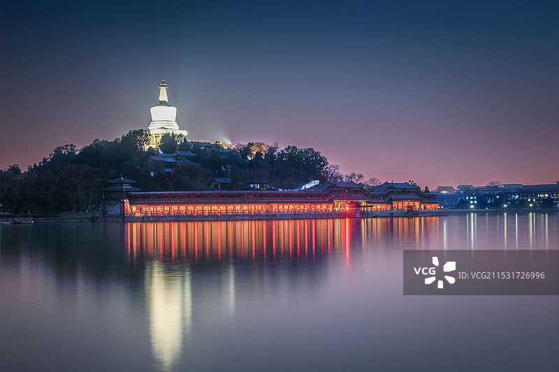 北海公园白塔与游廊图片素材