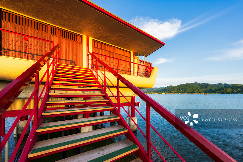 霓虹国，日本本州，中国地区，汤梨滨町，东乡湖，東鄉池，东乡温泉，望湖楼，山阴八景，日本唯一的湖上温泉图片素材