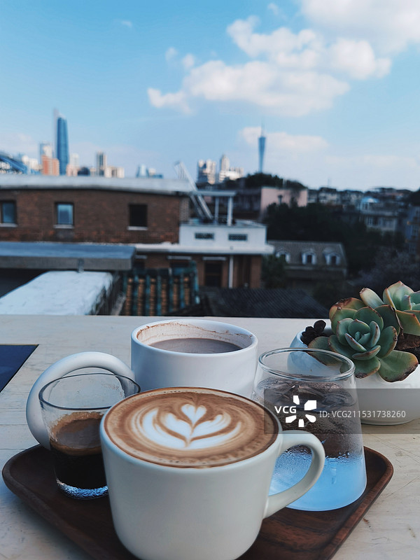 桌上咖啡的特写镜头图片素材