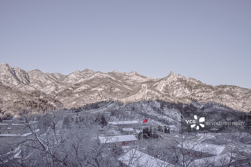 五星红旗飘扬在雪中的八大奇迹-长城图片素材