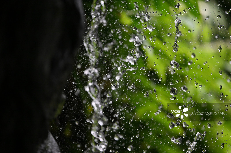 西安世博园 自然馆 假山瀑布 水滴图片素材