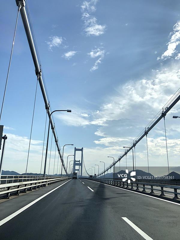 日本爱媛县来岛海峡大桥天际线风光图片素材