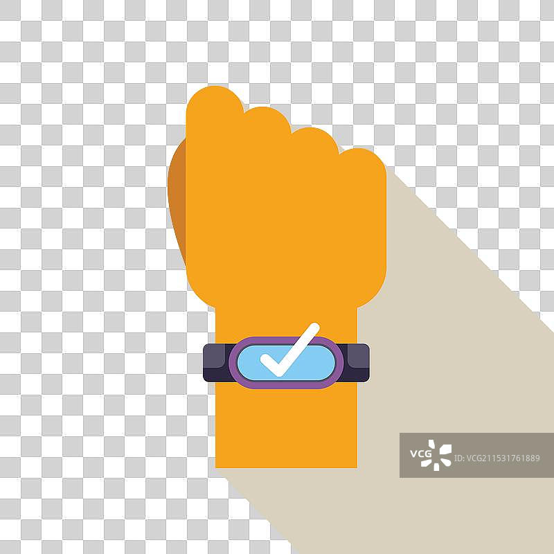 佩戴健身追踪器的手显示勾选标记图片素材