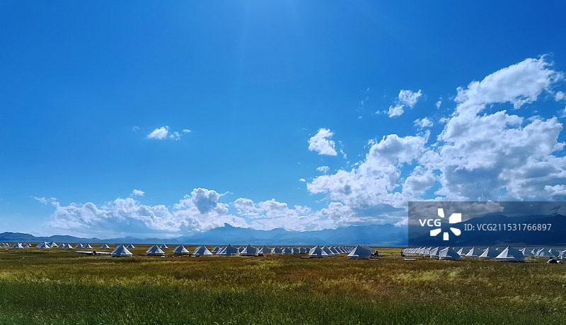 赛里木湖的露营基地图片素材