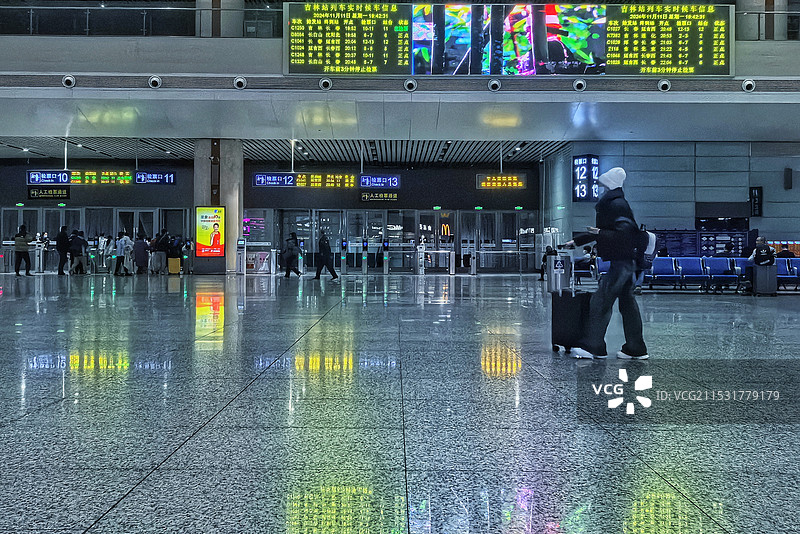 独自旅行的人图片素材