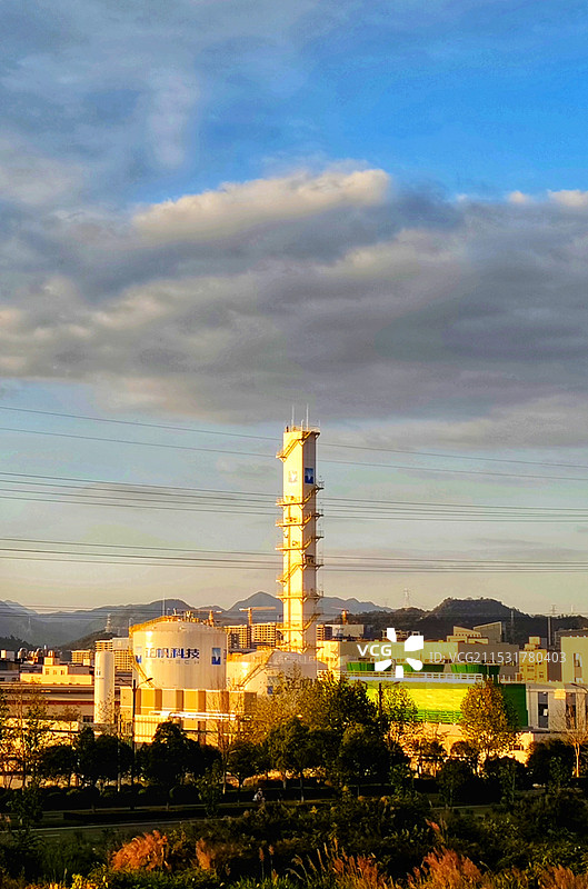 夕阳下的工业区风景图片素材
