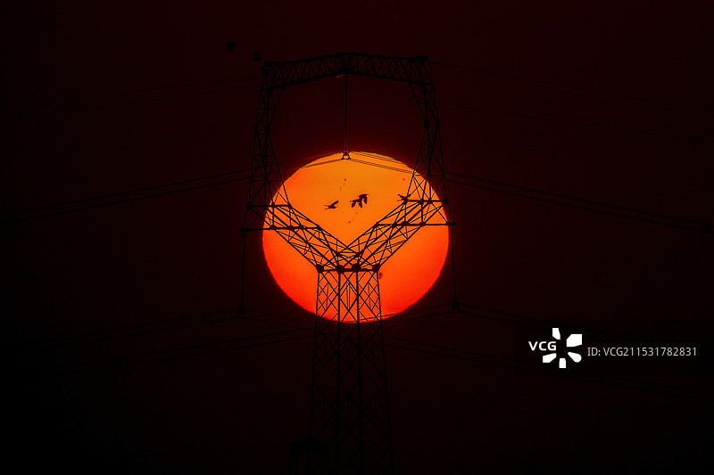 金乌逐日图片素材