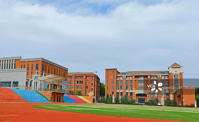 学校校园 学校操场 教学楼图片素材