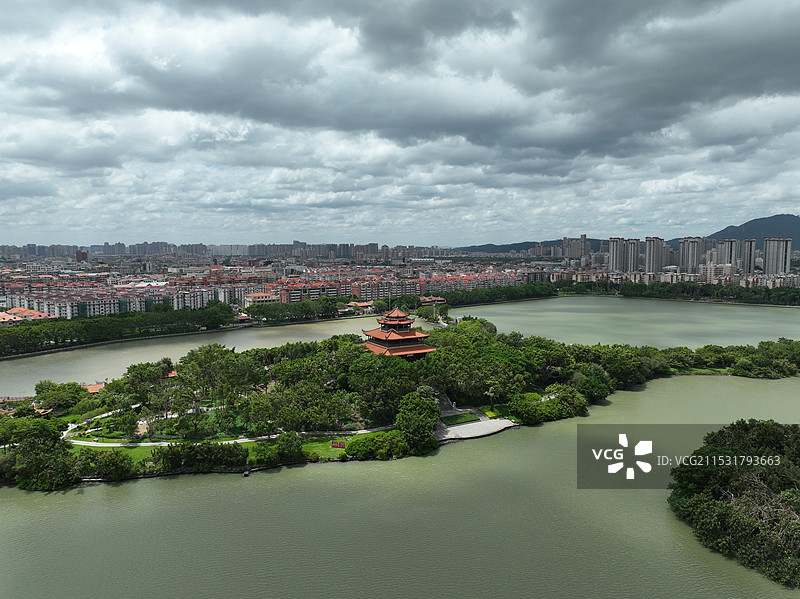 风雨来临前的泉州西湖公园景象图片素材