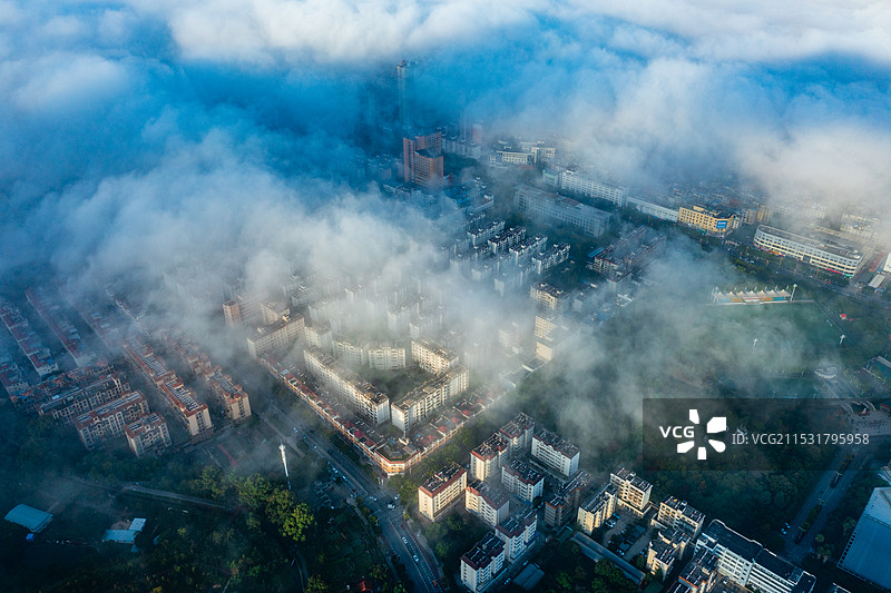云南省玉溪市红塔区城市云海图片素材