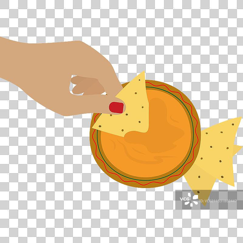 女人的手在奶酪酱中蘸玉米片图片素材