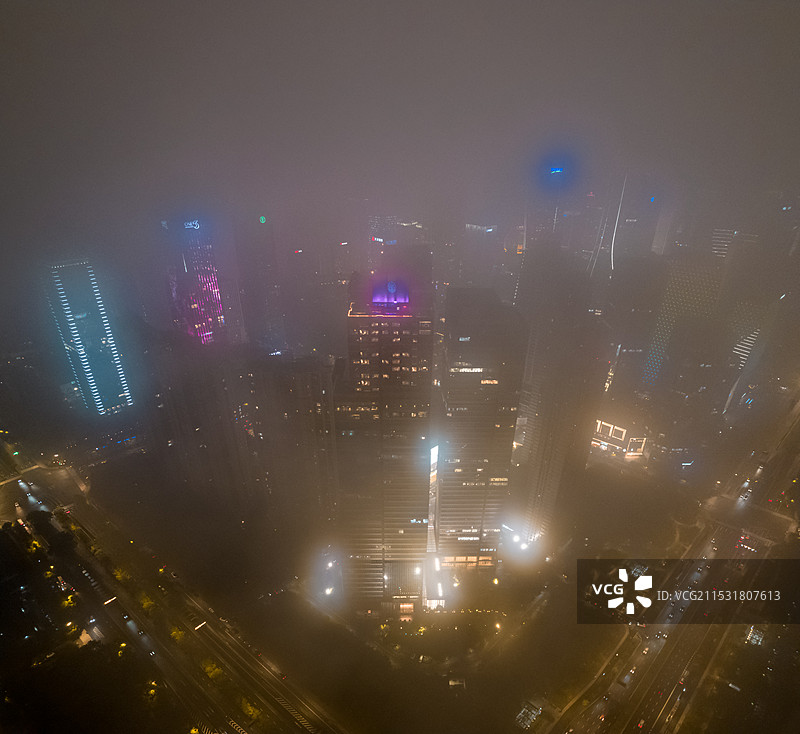 雾气下的钱江新城图片素材