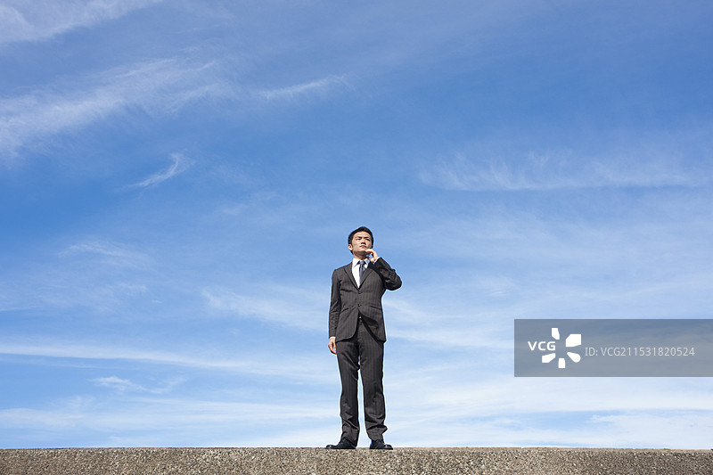 商人正在用手机通话图片素材