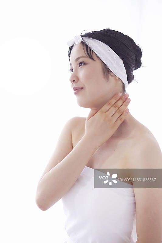 女性在照顾自己的身体图片素材