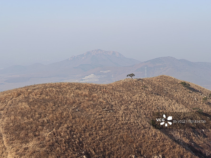 冬天小寒节气，攀爬莒县梁甫山，山顶冬季好风光图片素材