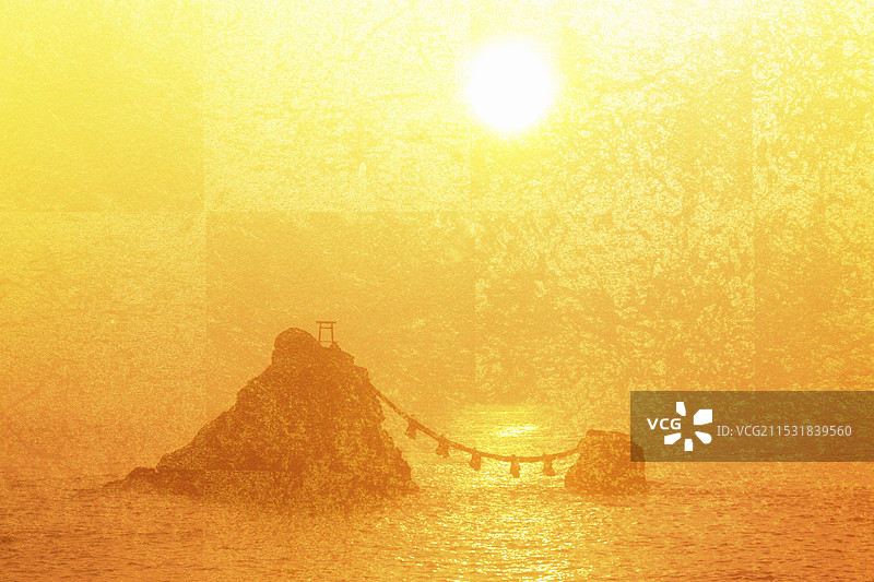 镀金折叠屏风，背景有几块石头图片素材