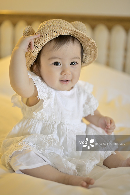 戴着帽子的婴儿图片素材