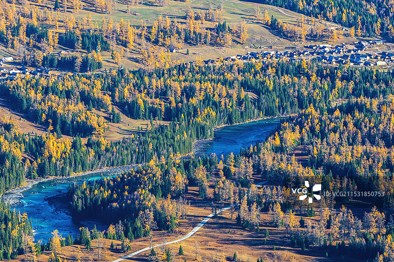 俯看秋天的喀纳斯图片素材