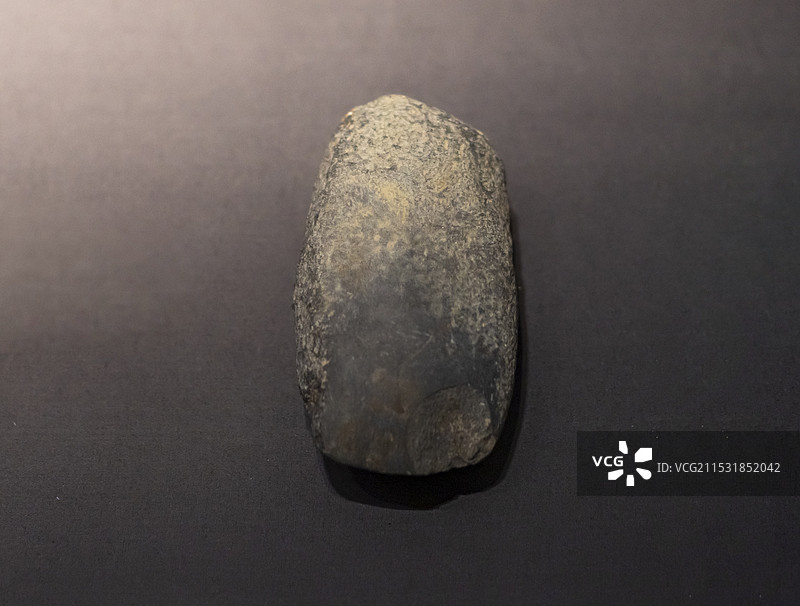 石斧 新石器时代跨湖桥文化（距今约8000-7000年）  跨湖桥遗址出土 浙江省博物馆之江馆图片素材