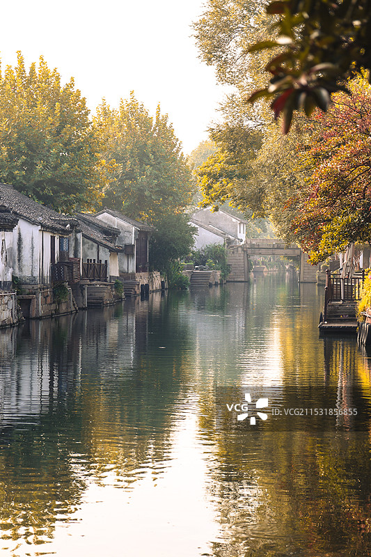江南水乡湖州南浔古镇秋天早晨风光图片素材