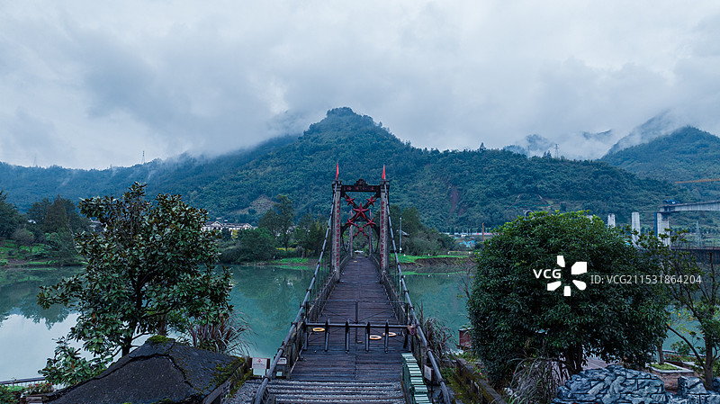 川藏公路G318上的飞仙湖和飞仙关大桥图片素材