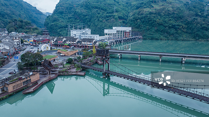 川藏公路G318上的飞仙湖和飞仙关大桥图片素材