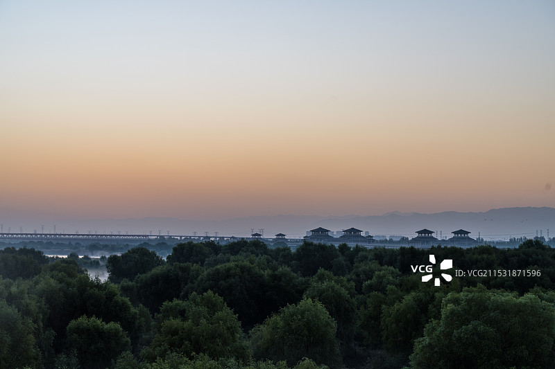 西安灞渭桥日出图片素材