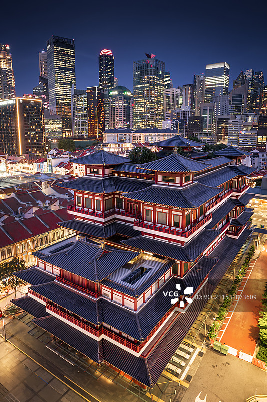 新加坡牛车水佛牙寺夜景图片素材