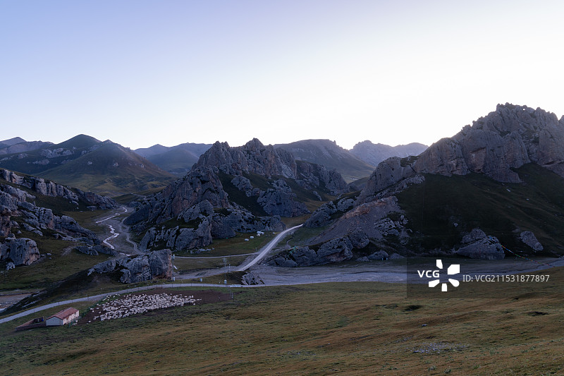 青海天骏石林告诉草原蓝天白云落日夕阳图片素材