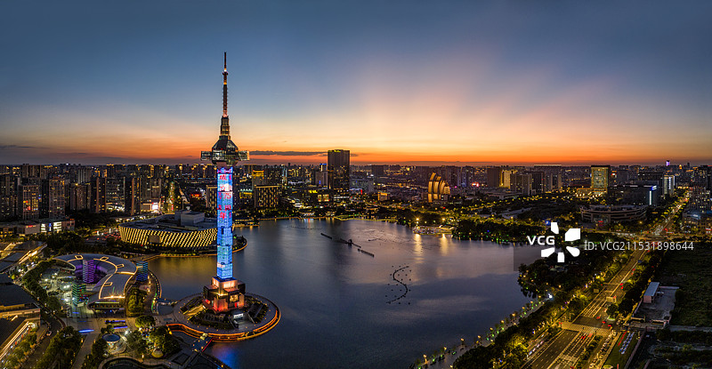 盐城市聚龙湖公园夜景图片素材