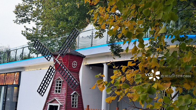 洛阳隋唐遗址植物园 风车与游乐设施图片素材