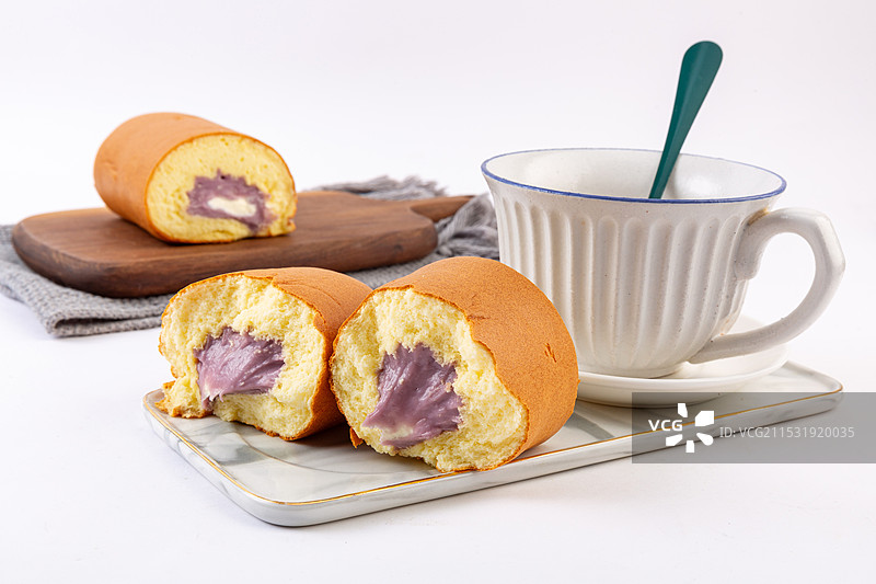 芋泥抱抱卷瑞士蛋糕卷图片素材