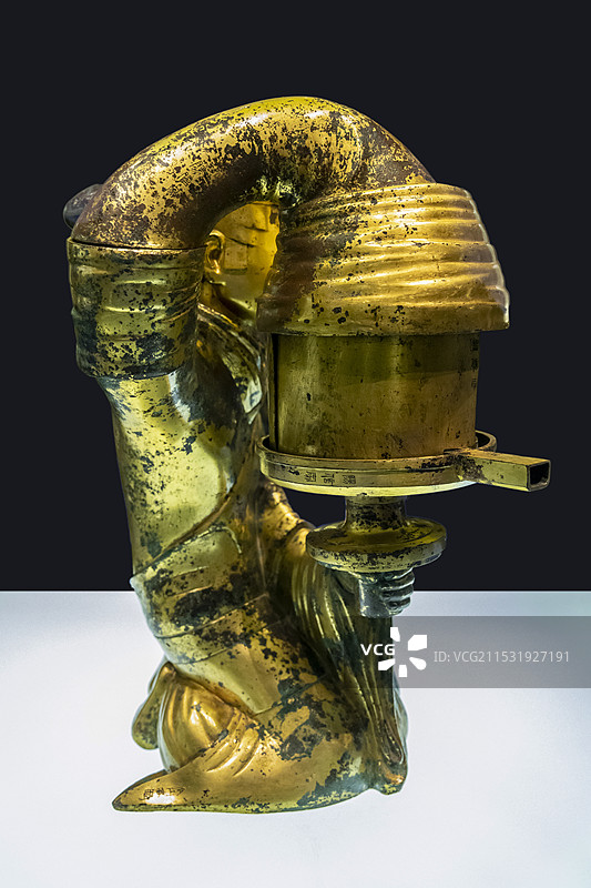 河北博物院（河北省博物馆）“大汉绝唱—满城汉墓“展：长信宫灯——铜质鎏金图片素材