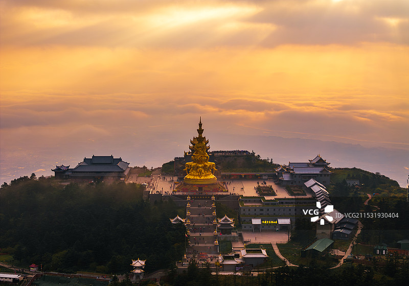 四川乐山峨眉山金顶日出云彩光线图片素材