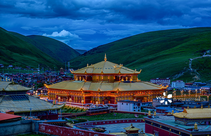 亚青寺佛堂图片素材